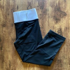 VS PINK reversible capri legging.